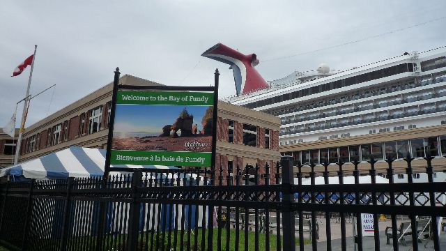 [Glory in the Bay of Fundy]