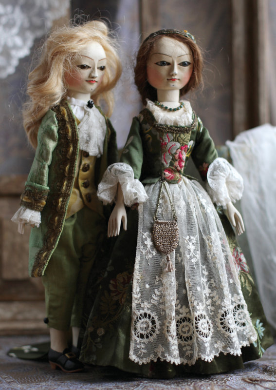Mordvinkova’s Queen Anne-style dolls.